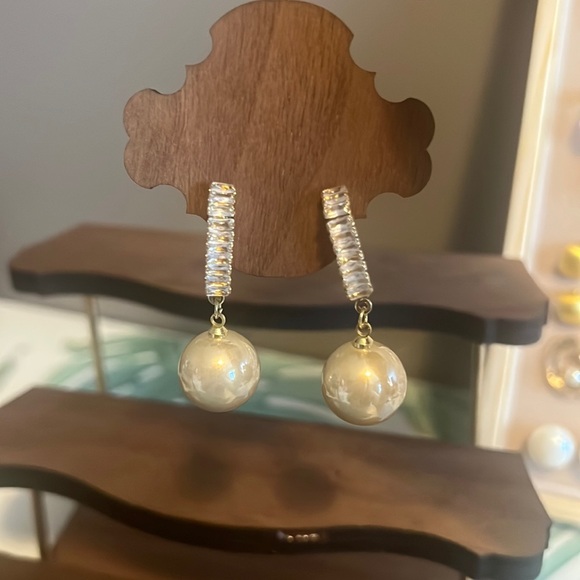 Sterling Silver Zircon Circle Pearl Earrings - Picture 1 of 6